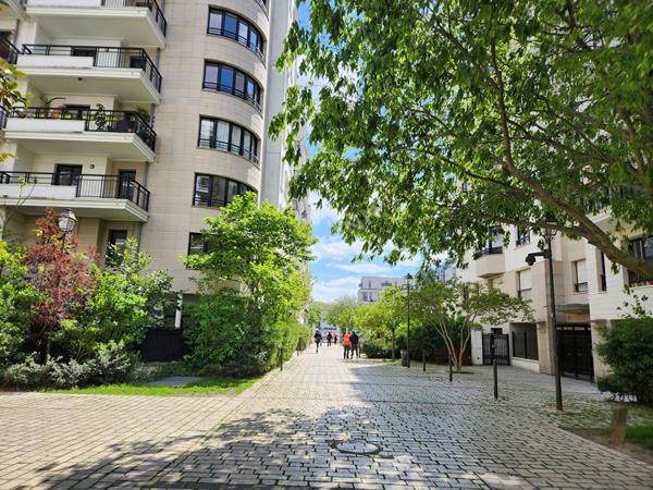 Quartier Sisley: grand 2 pièces  de 55m² avec terrasse, cave et parking