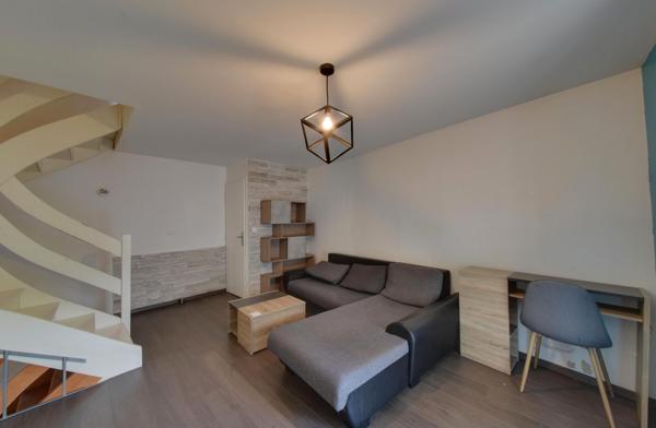 Maison atypique avec cour intérieur au coeur de LA TRONCHE