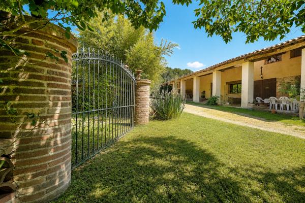 A vendre propriété de charme, 8 pièce(s) L Isle Jourdain 278 m2