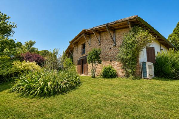 A vendre propriété de charme, 8 pièce(s) L Isle Jourdain 278 m2