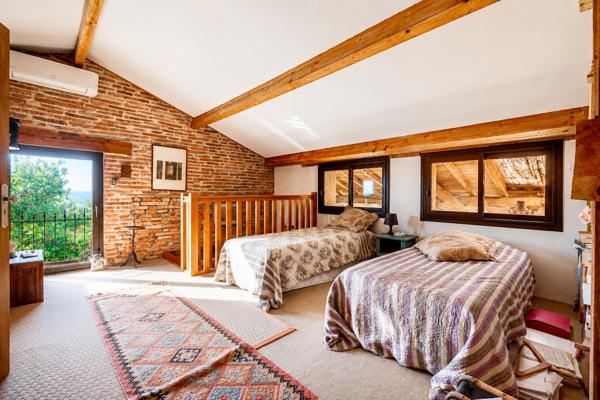 A vendre propriété de charme, 8 pièce(s) L Isle Jourdain 278 m2