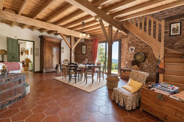 A vendre propriété de charme, 8 pièce(s) L Isle Jourdain 278 m2