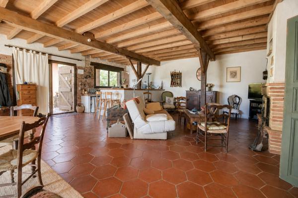 A vendre propriété de charme, 8 pièce(s) L Isle Jourdain 278 m2