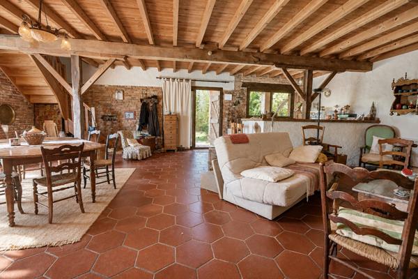 A vendre propriété de charme, 8 pièce(s) L Isle Jourdain 278 m2