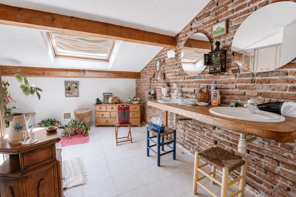 A vendre propriété de charme, 8 pièce(s) L Isle Jourdain 278 m2