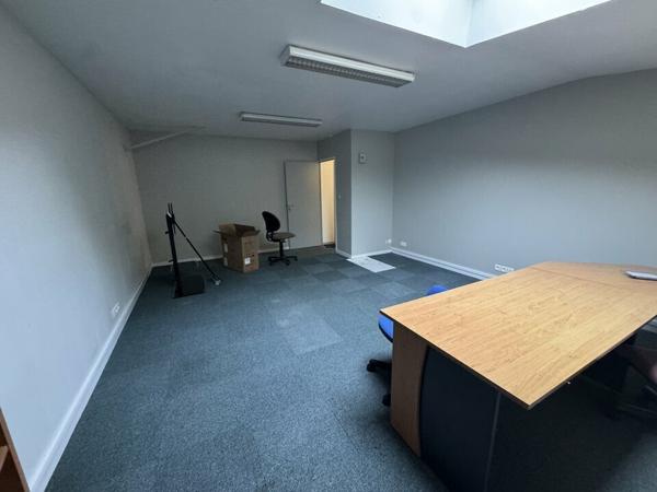 TOURS SUD JOUE - BUREAUX A LOUER 29 M² FACILITE DE STATIONNEMENT - PROXIMITE A10