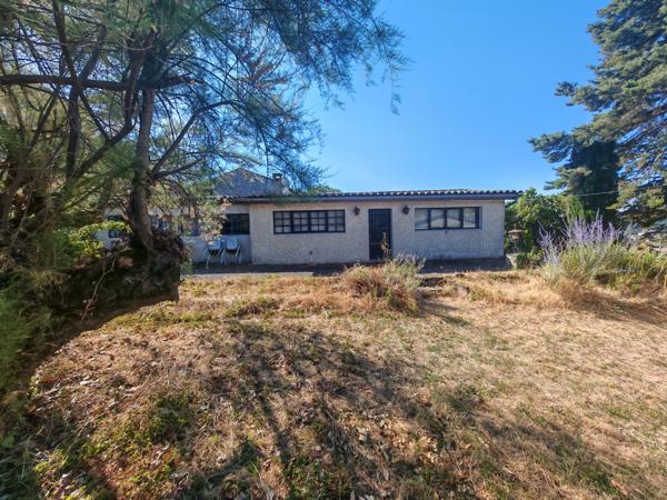 Maison de ville - Garage - Terrain 5000m2