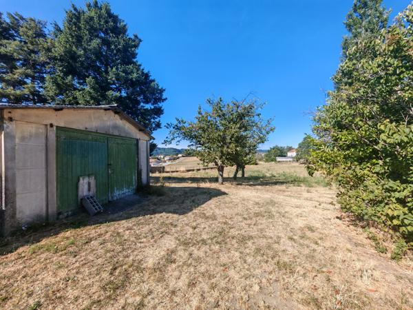 Maison de ville - Garage - Terrain 5000m2