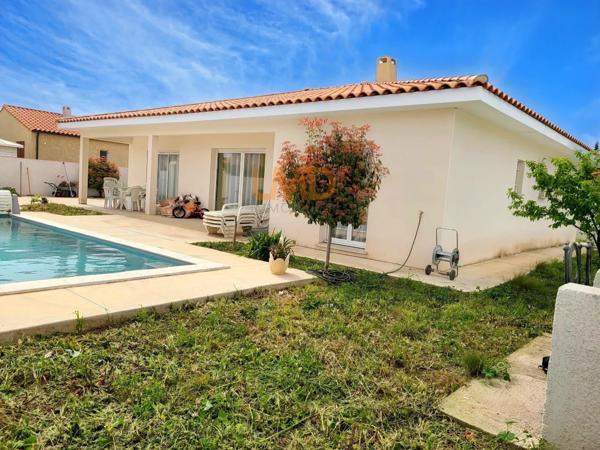 Maison de plain-pied sans murs mitoyens de 120 m2 avec piscine