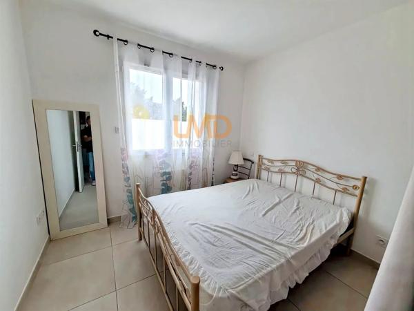 Maison de plain-pied sans murs mitoyens de 120 m2 avec piscine