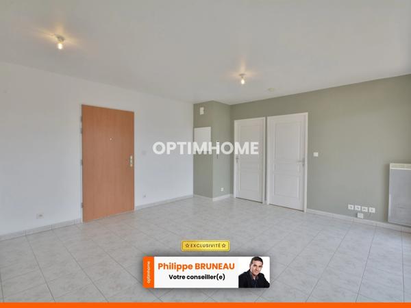 Un appartement prêt à vivre avec balcon et stationnement privatif