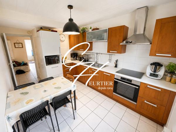 CHAMP SUR DRAC Appartement T5 spacieux