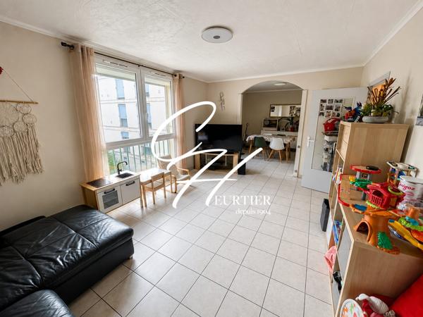 CHAMP SUR DRAC Appartement T5 spacieux