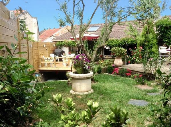 Ensemble immobilier à Montlhéry 370 m² 12 pièces et locaux commerciaux