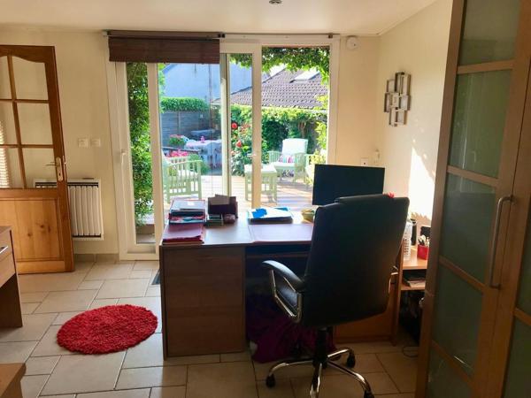 Ensemble immobilier à Montlhéry 370 m² 12 pièces et locaux commerciaux