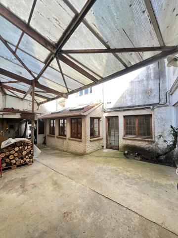 Ensemble immobilier à Montlhéry 370 m² 12 pièces et locaux commerciaux