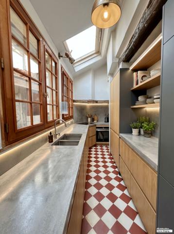 Ensemble immobilier à Montlhéry 370 m² 12 pièces et locaux commerciaux