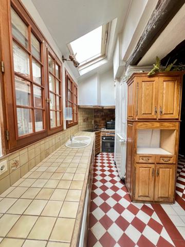 Ensemble immobilier à Montlhéry 370 m² 12 pièces et locaux commerciaux