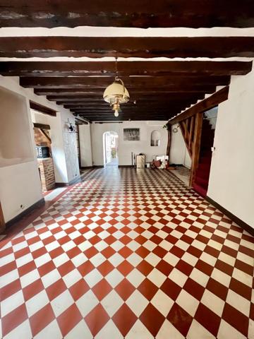 Ensemble immobilier à Montlhéry 370 m² 12 pièces et locaux commerciaux