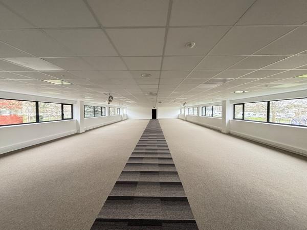 Bureaux à louer à Saint-Herblain avec ascenseur et parkings couverts