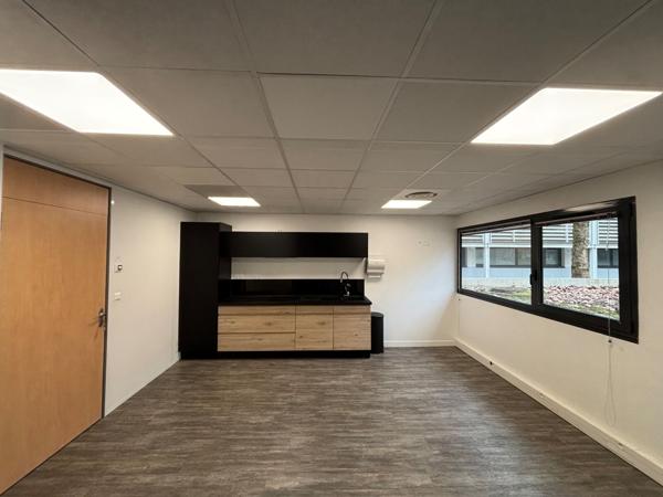 Bureaux à louer à Saint-Herblain avec ascenseur et parkings couverts