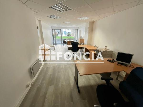 À vendre Local commercial 76 m² - Villeurbanne 69100