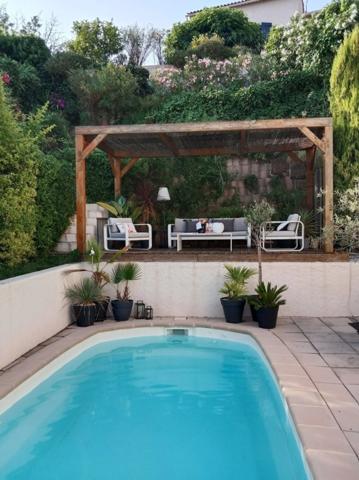PEGOMAS MAISON 3P 94 M2 PISCINE 300 M2 TERRAIN RESIDENCE SECURISEE