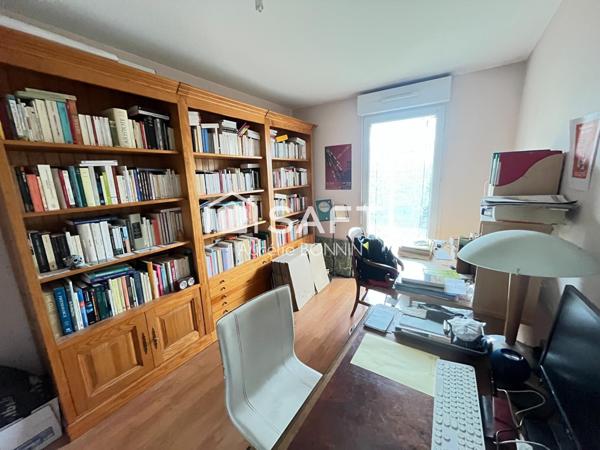 Gradignan bel appartement 3 pièces vendu avec deux emplacements de parkings dont l'un en sou sol