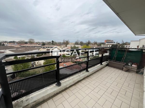 Talence Forum - Bel appartement 3 pièces de 78m² hab au dernier étage vendu avec un cellier et un parking privatif