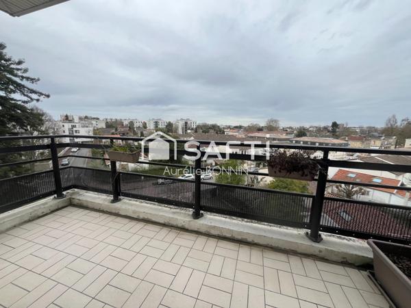 Talence Forum - Bel appartement 3 pièces de 78m² hab au dernier étage vendu avec un cellier et un parking privatif