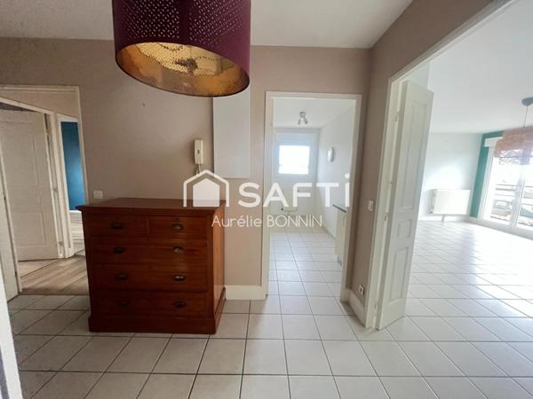 Talence Forum - Bel appartement 3 pièces de 78m² hab au dernier étage vendu avec un cellier et un parking privatif