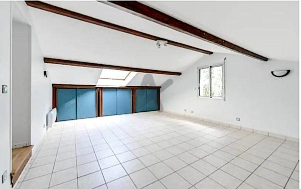 SAINT-CYR-AU-MONT-D’OR – VILLA D' ARCHITECTE AVEC PARC PAYSAGER ET PISCINE