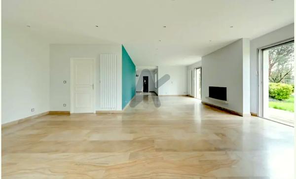 SAINT-CYR-AU-MONT-D’OR – VILLA D' ARCHITECTE AVEC PARC PAYSAGER ET PISCINE