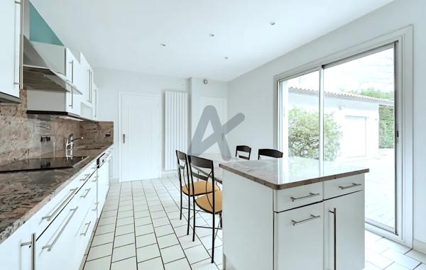 SAINT-CYR-AU-MONT-D’OR – VILLA D' ARCHITECTE AVEC PARC PAYSAGER ET PISCINE