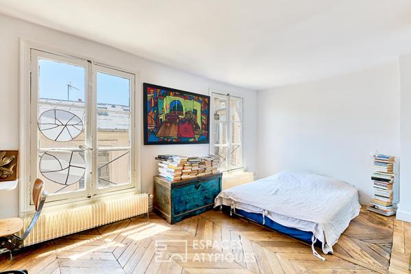 Duplex en dernier étage traversant – Quartier Martyrs
