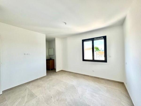 Roquebrune-sur-Argens Var - villa neuve de 2025 avec piscine 3 chambres-à saisir !