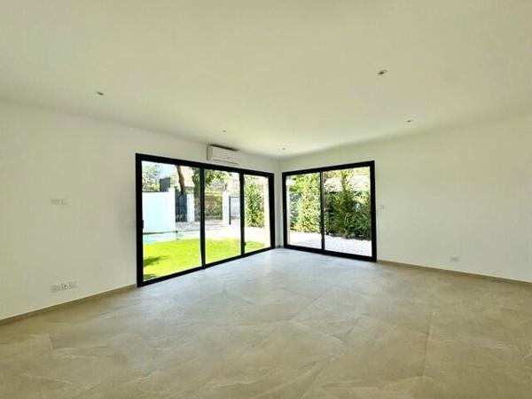 Roquebrune-sur-Argens Var - villa neuve de 2025 avec piscine 3 chambres-à saisir !