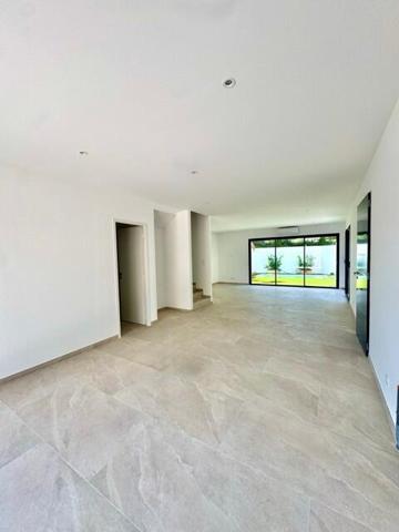 Roquebrune-sur-Argens Var - villa neuve de 2025 avec piscine 3 chambres-à saisir !