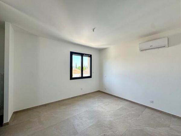 Roquebrune-sur-Argens Var - villa neuve de 2025 avec piscine 3 chambres-à saisir !