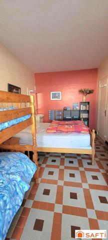 Appartement T3 de PLAIN PIED à seulement 2 minutes de la plage, grande cour, cave et dépendance