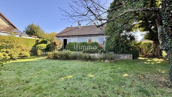 Maison de plain-pied avec 1072m2 de terrain, rare sur le secteur!