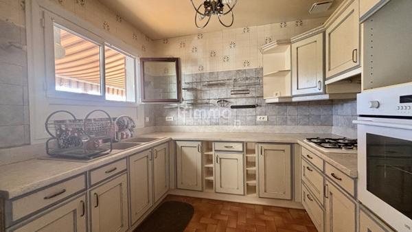 Maison de plain-pied avec 1072m2 de terrain, rare sur le secteur!