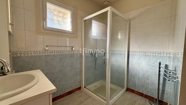 Maison de plain-pied avec 1072m2 de terrain, rare sur le secteur!