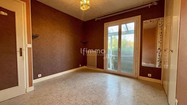 Maison de plain-pied avec 1072m2 de terrain, rare sur le secteur!