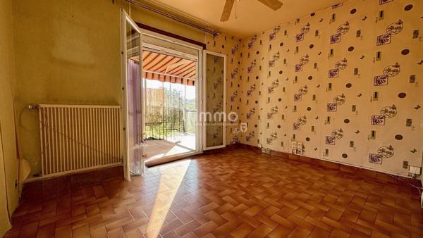 Maison de plain-pied avec 1072m2 de terrain, rare sur le secteur!