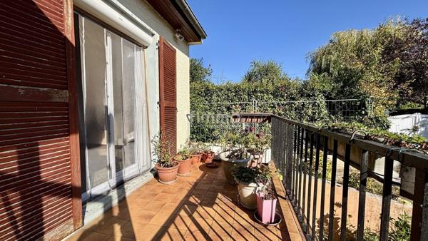 Maison de plain-pied avec 1072m2 de terrain, rare sur le secteur!