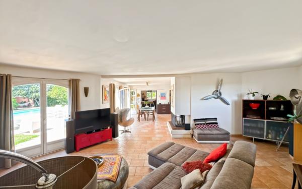 Maison à vendre    6 pièces • 193 m2 Cagnes-sur-Mer