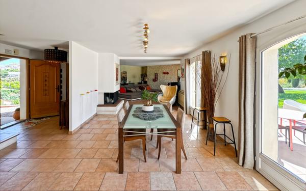 Maison à vendre    6 pièces • 193 m2 Cagnes-sur-Mer