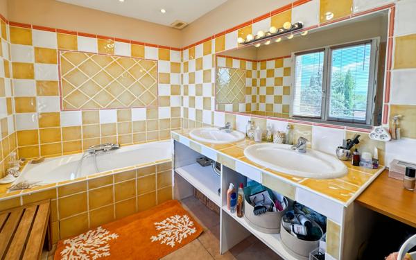 Maison à vendre    6 pièces • 193 m2 Cagnes-sur-Mer