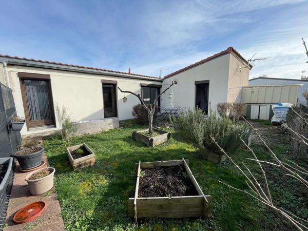 Maison plain-pied avec jardin et garage